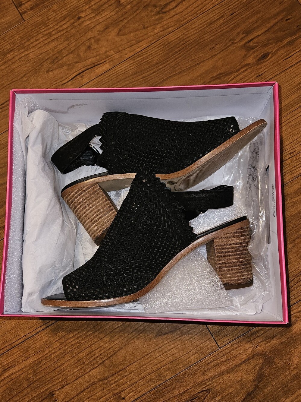 Vince Camuto Tricinda Black Soft Tumbled Nubuck Size 9M